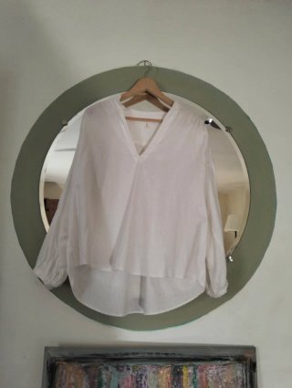 Blusa blanca de manga larga