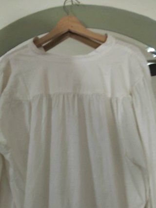 Blusa blanca de manga larga