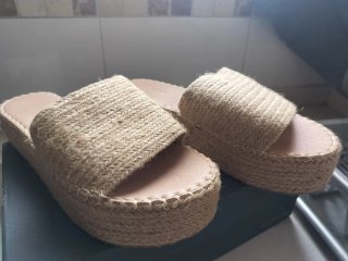 Sandalias de esparto beige
