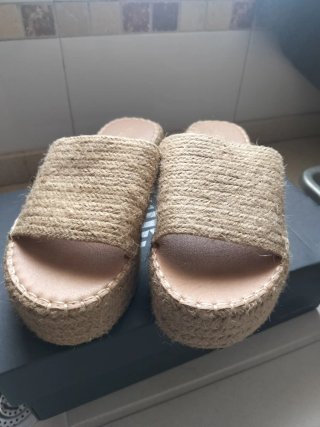 Sandalias de esparto beige