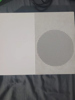 Xbox One S Blanca + FIFA 22 + Mando