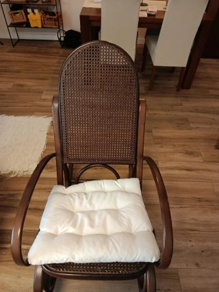 Vecchia culla in legno e rattan