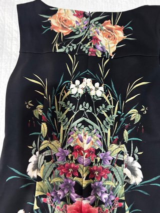 Vestido midi floral negro
