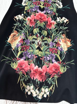 Vestido midi floral negro