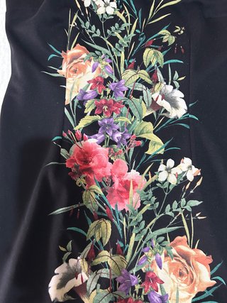 Vestido midi floral negro