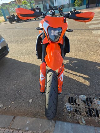 KTM 690 SMC R 2024 Supermotard Naranja/Azul