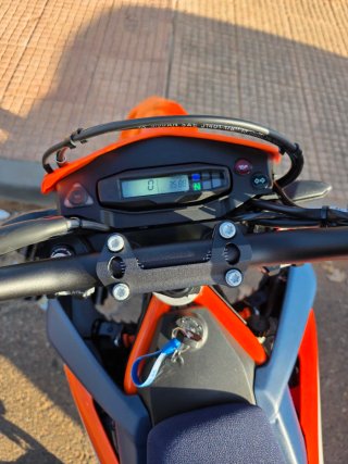 KTM 690 SMC R 2024 Supermotard Naranja/Azul