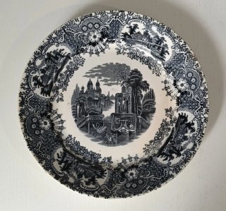 2 platos de la coleccion "Negro Vistas"