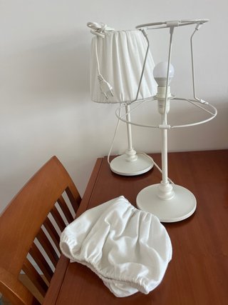 2 Lámparas de Mesa Blancas.