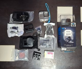 Fotocamera d'azione GoPro Hero Black 8 con accessori