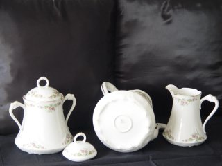 Porcelana francesa tetera, azucarero y lechera