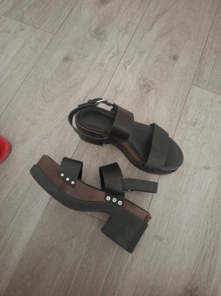Sandalias de plataforma negras y marrones talla 36