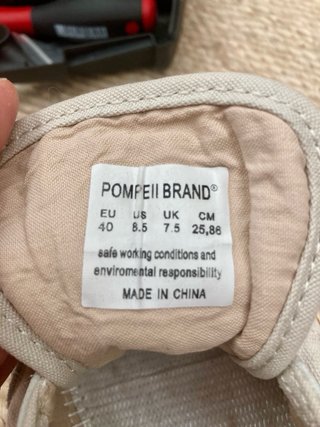 Zapatillas Pompeii beige y granate
