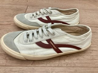 Zapatillas Pompeii beige y granate