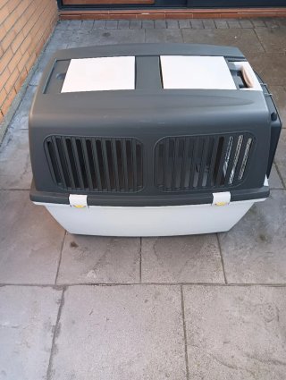 Transportín perro gris y blanco