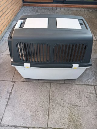 Transportín perro gris y blanco