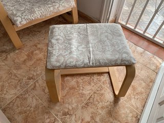 Poltrona e poggiapiedi beige Ikea