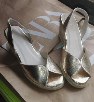 Sandalias doradas Cortefiel T38