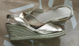 Sandalias doradas Cortefiel T38