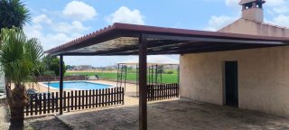 Cerramiento Panel Sándwich Pérgola