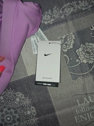 Top deportivo Nike rosa