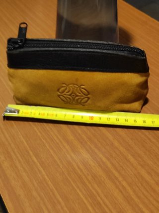 Bolso neceser Loewe ante amarillo y piel.