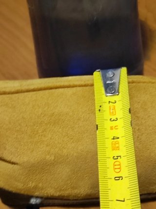 Bolso neceser Loewe ante amarillo y piel.
