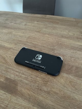 Nintendo Switch Lite + 4 Juegos nuevos