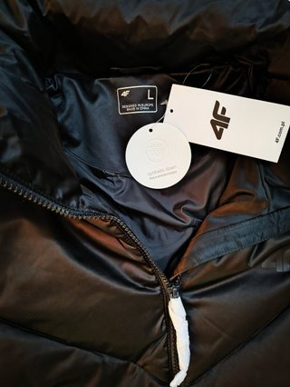 Chaqueta 4F Negra Talla L , NUEVA a estrenar