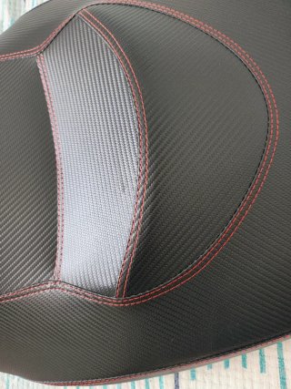 Asiento Honda PCX 125 tapizado deportivo carbono