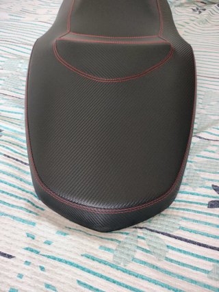 Asiento Honda PCX 125 tapizado deportivo carbono