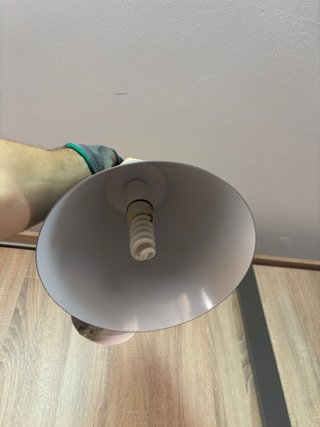 Lámpara colgante gris y madera