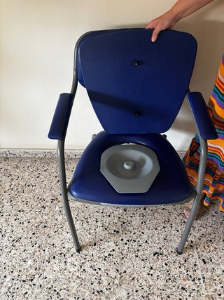 Silla de ortopedia para mayores con WC incorporado