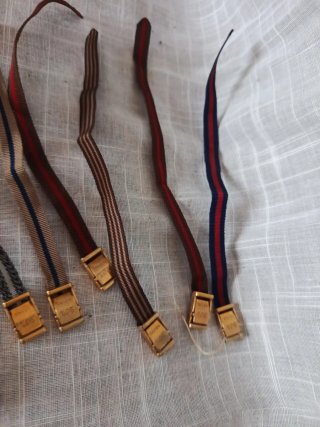Correas de reloj con hebillas doradas