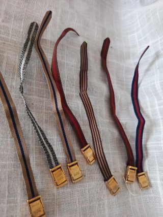 Correas de reloj con hebillas doradas