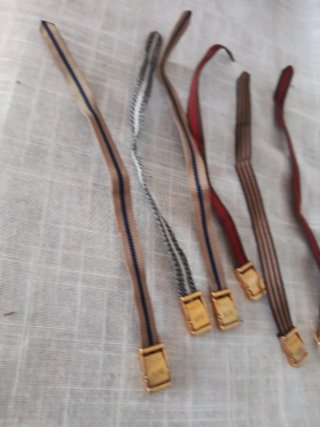 Correas de reloj con hebillas doradas