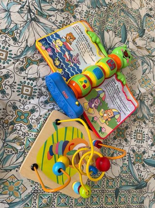 Consegna di giocattoli Fisher-Price + legno