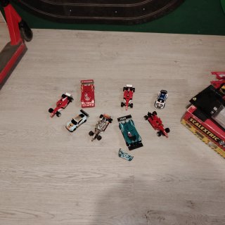 Scalextric montado sobre madera