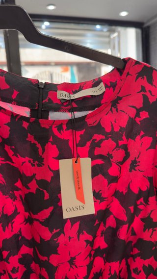 Vestido Oasis M/40 Negro y Rojo Floral