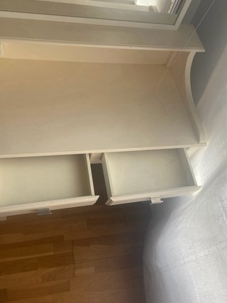 Tocador de madera con espejo