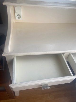 Tocador de madera con espejo