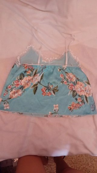 Top floral con encaje