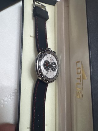 Reloj Lotus Negro y Plateado