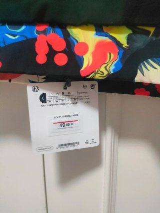 Top deportivo estampado y elástico.