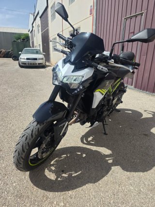Kawasaki Z900 limitada para A2