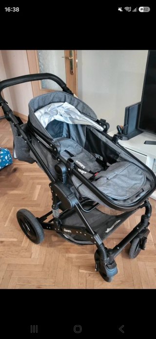 Carrito de bebé 3 en 1 Precio negociable.