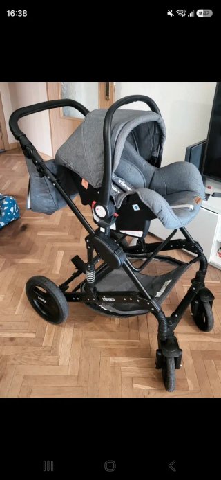 Carrito de bebé 3 en 1 Precio negociable.