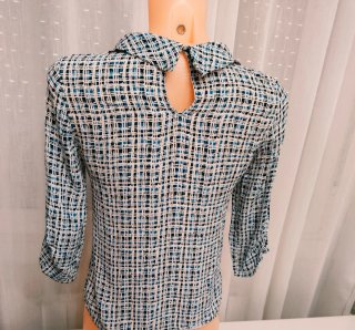 Esta prenda es una blusa de la colección Zara