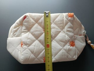 Neceser acolchado beige con flores naranjas