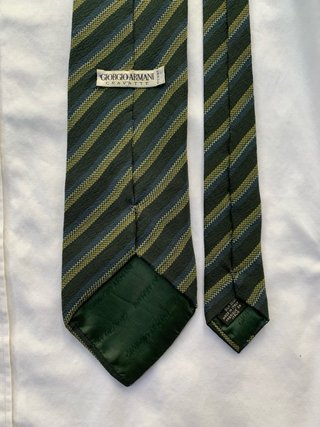 Corbata de rayas verde y azul